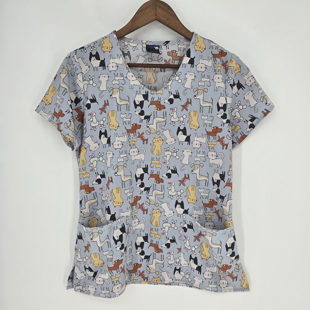 Zoe & Chloe Animal Pattern Scrub Top Small